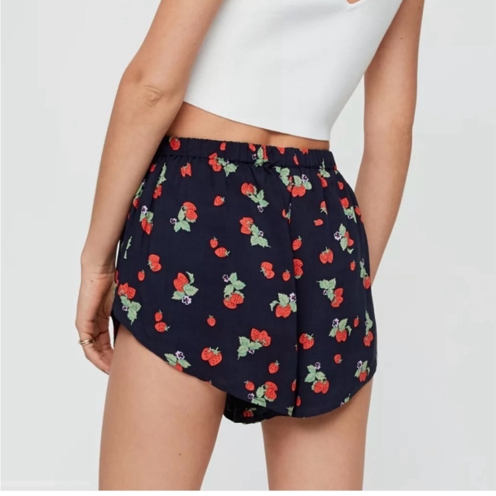 Sunday Best Aritzia Strawberry Shorts - Picture 2 of 4